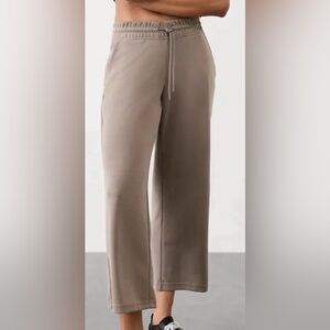 Athleta Seasoft Mid Rise Straight Crop pant